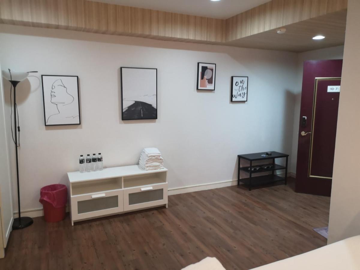 Ez Stay 西門邑居 Taipei Esterno foto