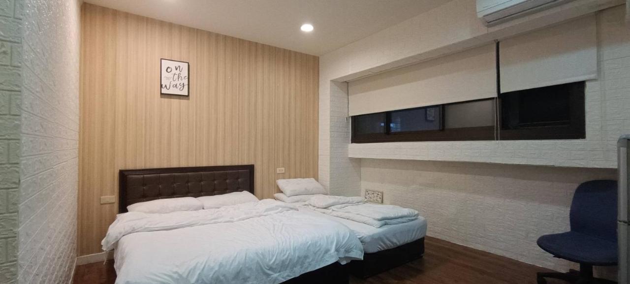 Ez Stay 西門邑居 Taipei Esterno foto