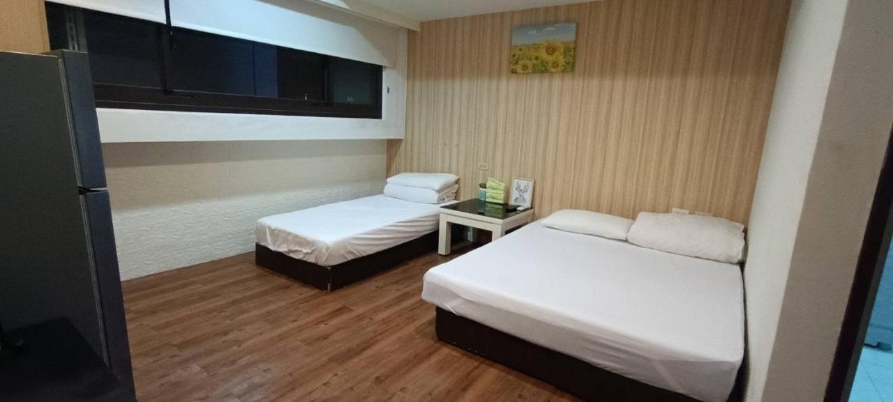 Ez Stay 西門邑居 Taipei Esterno foto