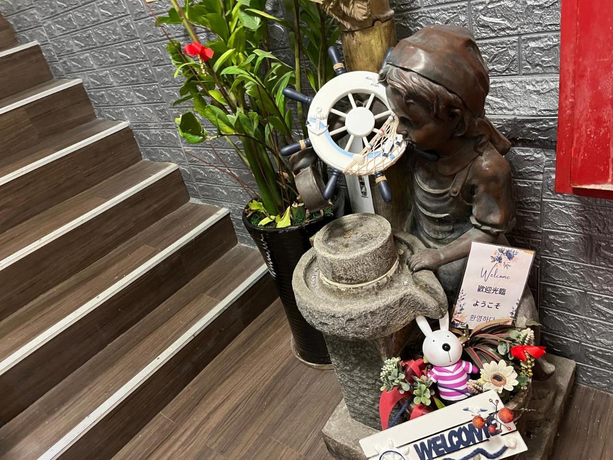 Ez Stay 西門邑居 Taipei Esterno foto
